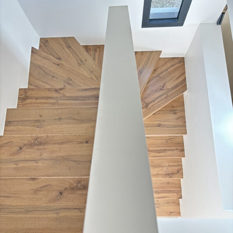 L’Habillage d’escalier L’Atelier des Marches (effet Min&eacute;ral ou effet Bois) Pennes-Mirabeau