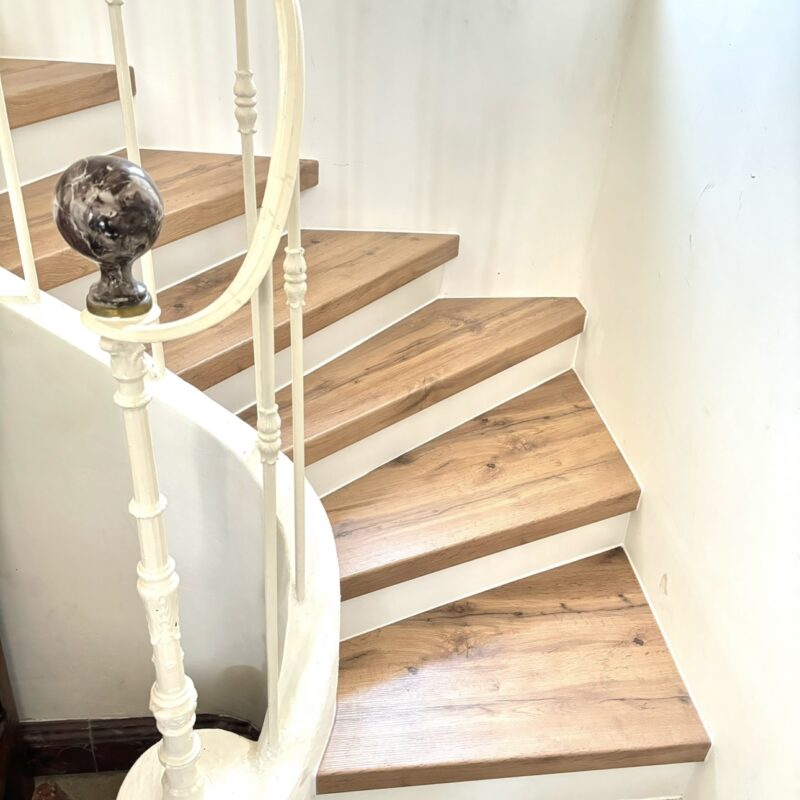 🔧 Un vieil escalier, un vrai danger : pensez r&eacute;novation avec le monobloc HDF sign&eacute; L&rsquo;atelier des marches Marignane