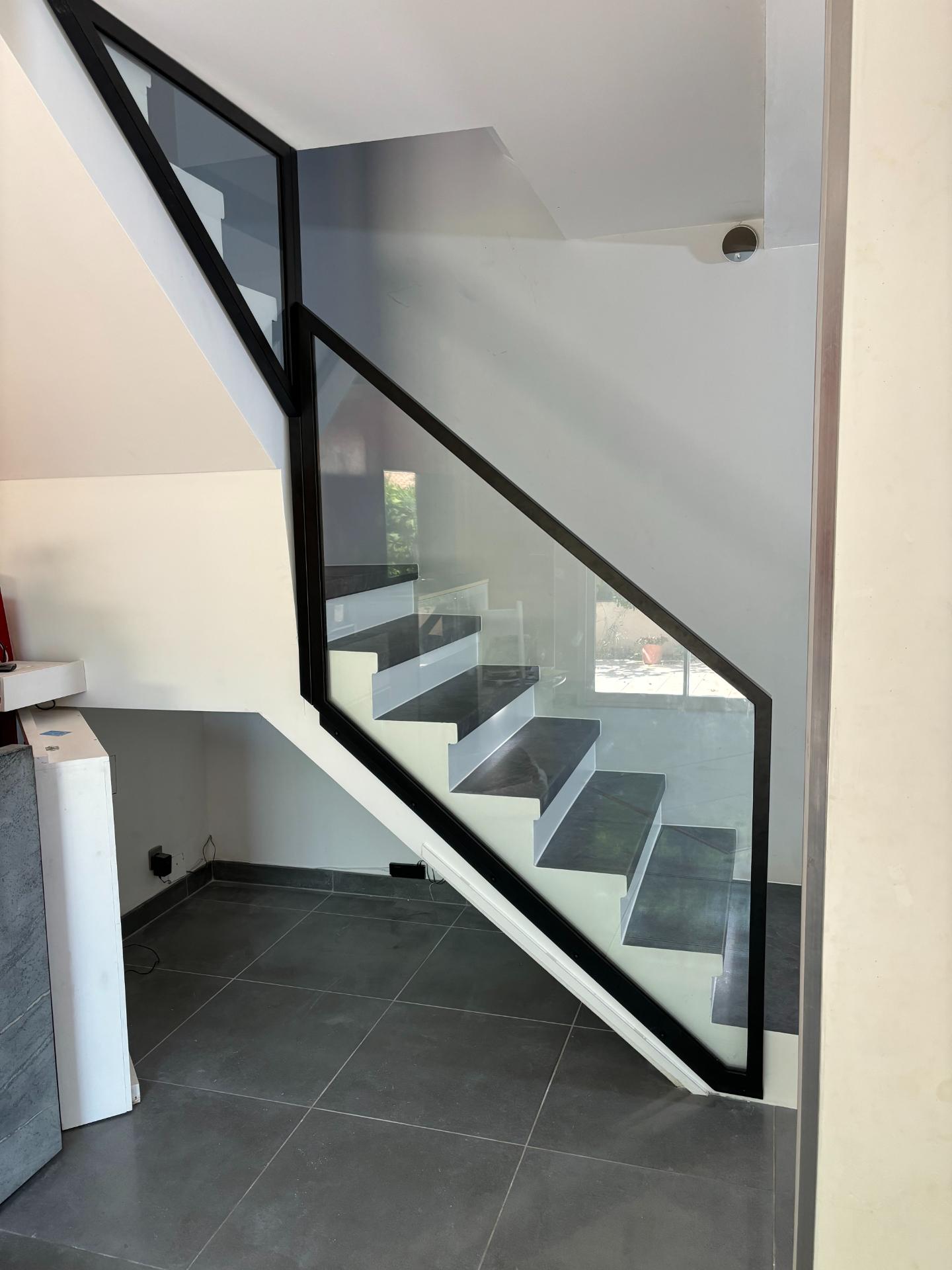 BARREAUDAGE VERRRE ATELIER MARCHES 4 | L’Atelier Des Marches Pose de garde-corps et accessoires d’escaliers à proximité de Marseille et Aubagne Marseille 25