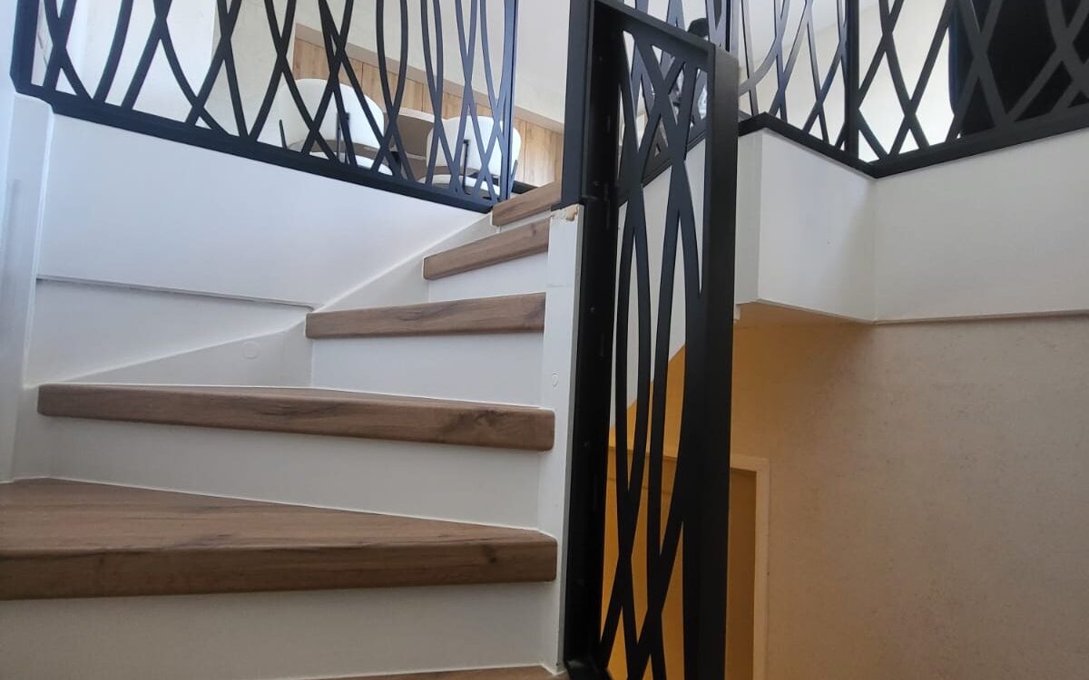 130E2A50 8CFD 48A4 8887 288AF9065CDB 1200X750 | L’Atelier Des Marches Garde-corps : l’élément indispensable pour un escalier sûr et design Istres