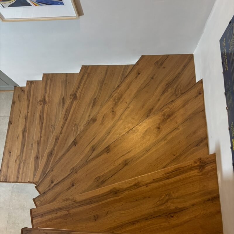 Escaliers effet bois naturel : la tendance qui s&rsquo;invite chez vous avec L&rsquo;Atelier des Marches Istres