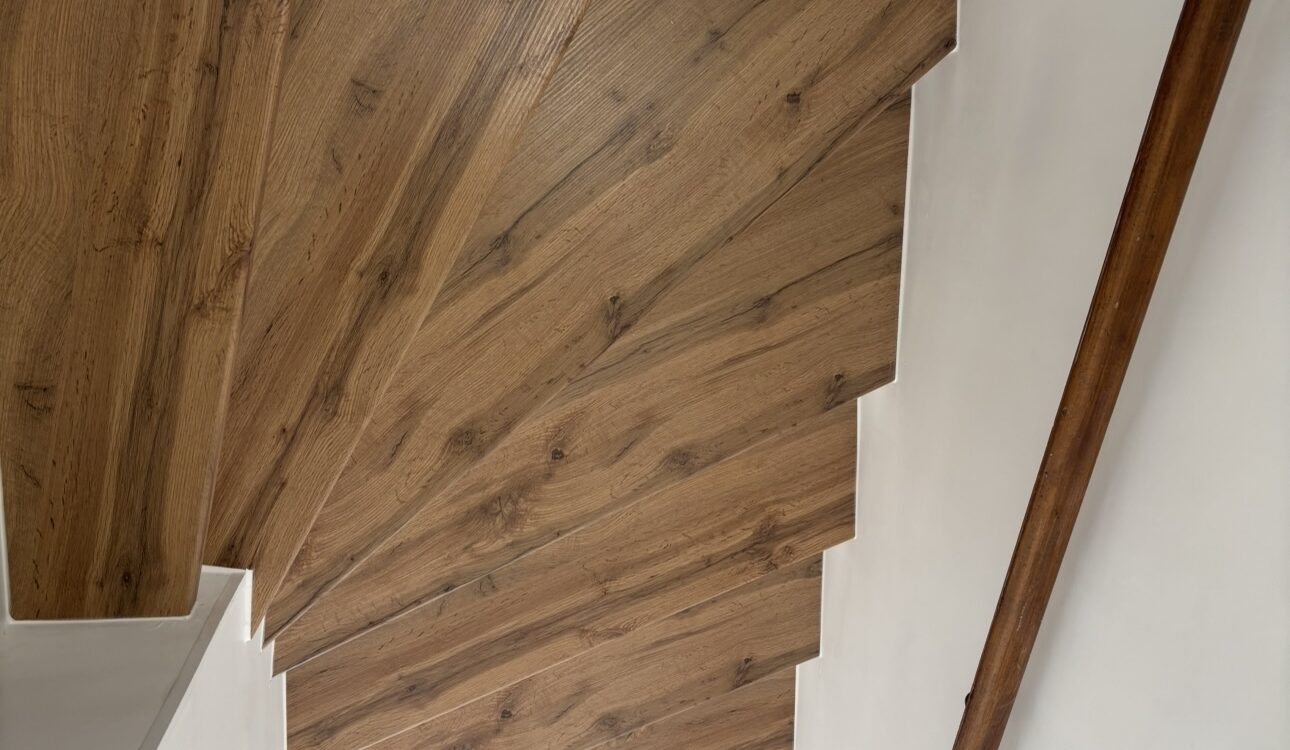 🛠️ Redonner vie &agrave; votre escalier sans le remplacer : la solution id&eacute;ale Marseille