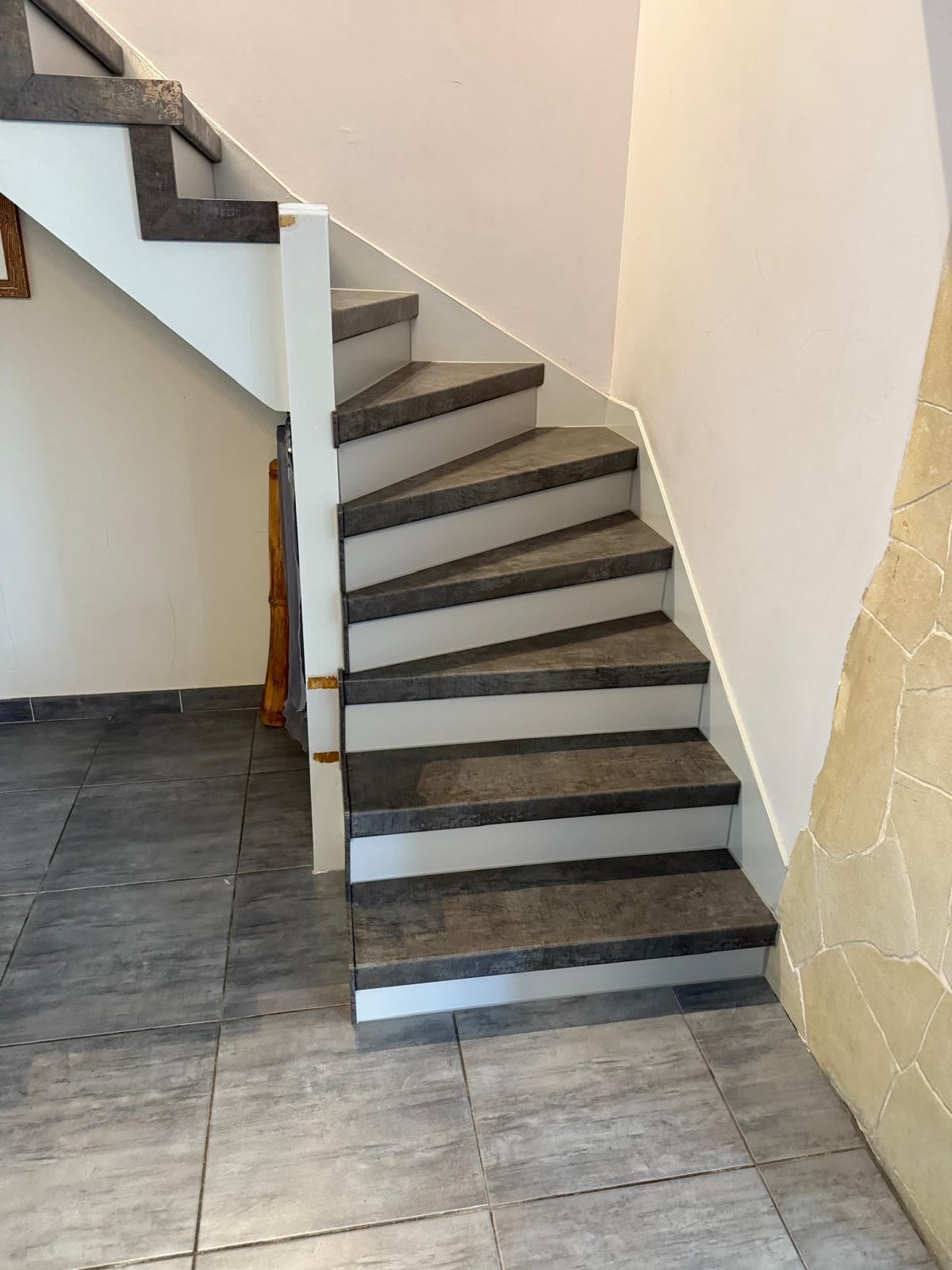 Habillage et r&eacute;novation d&rsquo;escaliers &agrave; Montpellier Port-de-Bouc