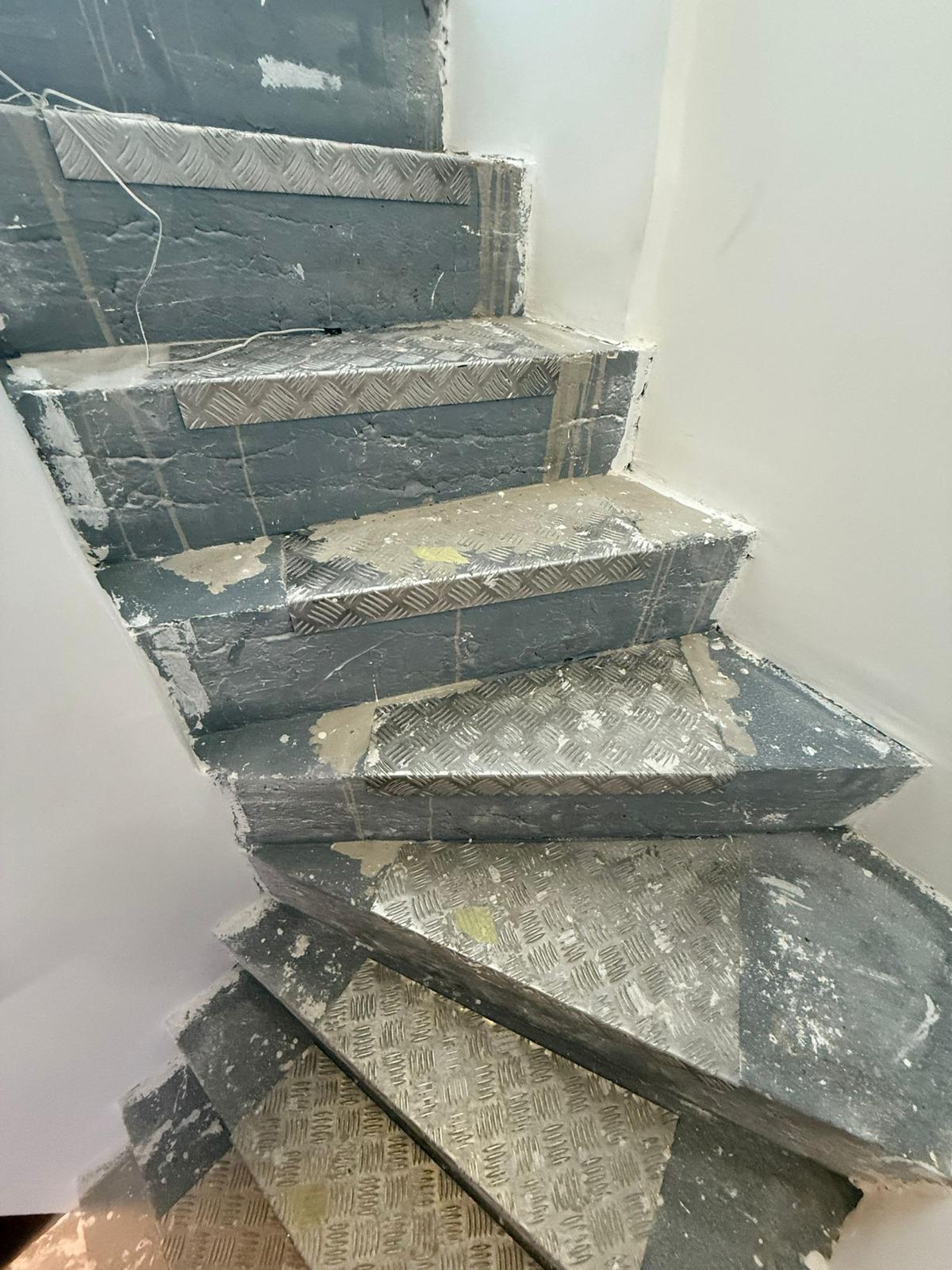 PHOTO 2025 11 07 18 15 13 2 | L’Atelier Des Marches Habillage et rénovation d’escaliers à Briançon Aix-en-Provence 1
