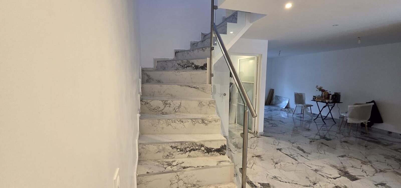 PHOTO 2025 12 10 21 10 39 2 1600X750 | L’Atelier Des Marches 🔐 L’importance du garde-corps : sécurité, confort et style avec L’Atelier des Marches Martigues